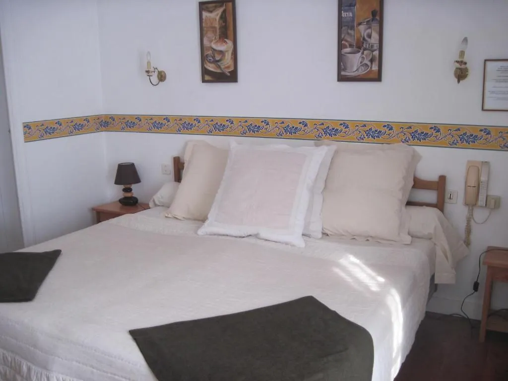 Le Relais De Porz Morvan Plomodiern 0*,  France